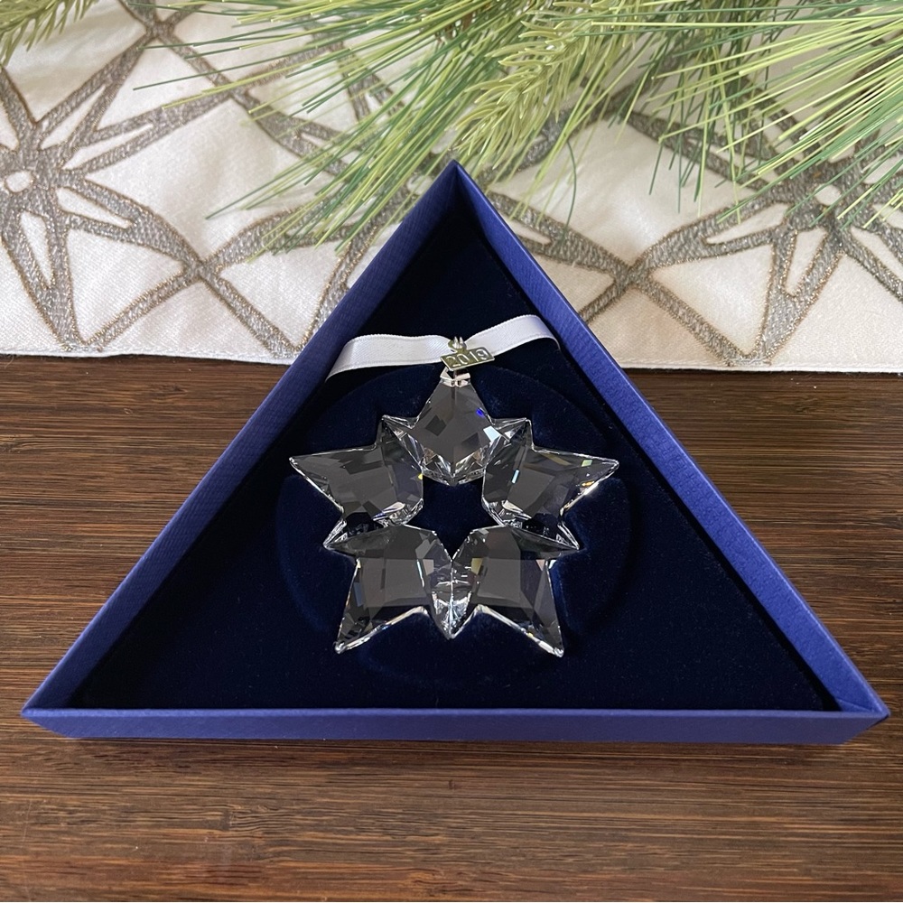 NIB 2019 Swarovski Annual Christmas Snowflake Ornament